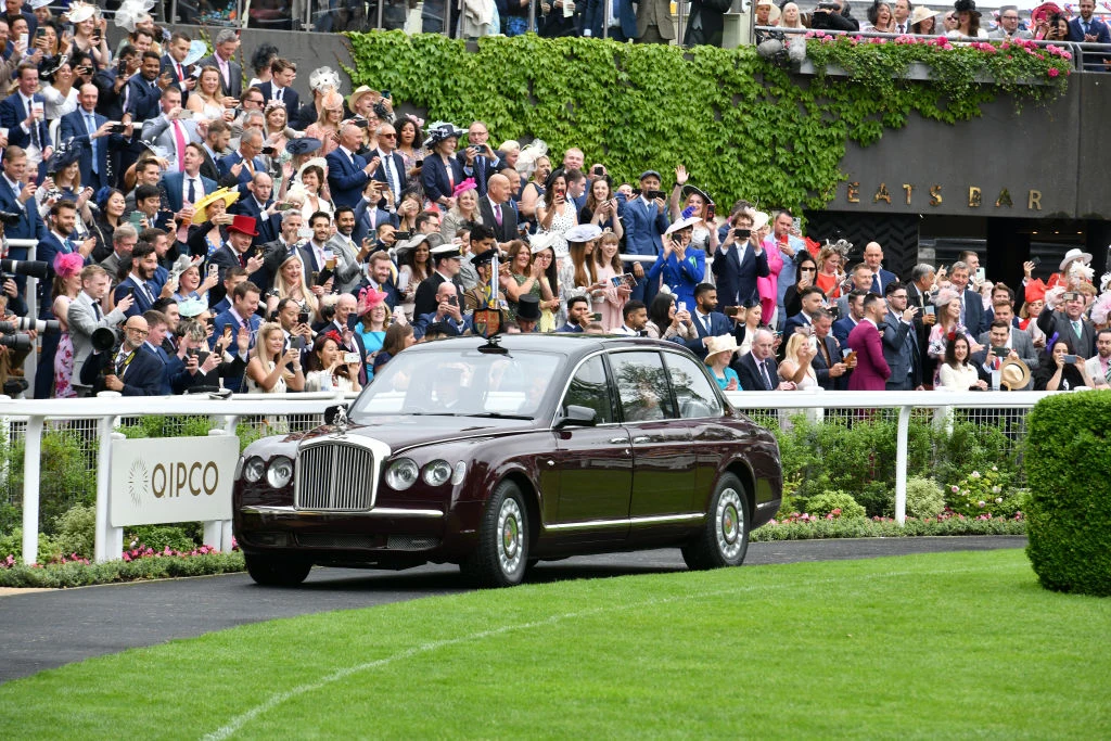 Królowa Elżbieta na wyścigach Royal Ascot