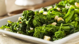 W kuchni włoskiej często podaje się je z oliwą, czosnkiem i odrobiną chili