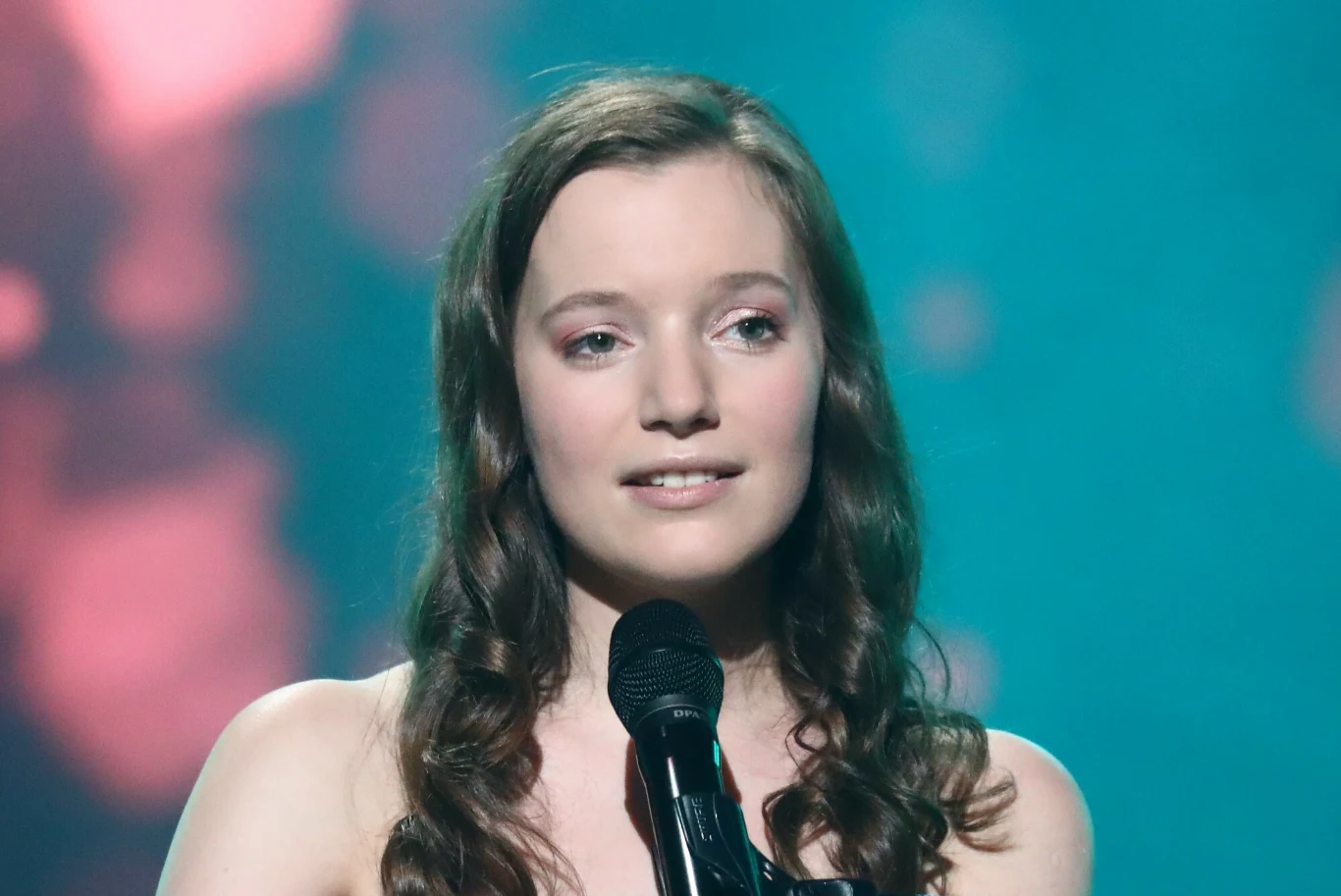 sanah to jedna z najpopularniejszych gwiazd młodego pokolenia sanah to jedna z najpopularniejszych gwiazd młodego pokolenia