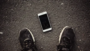Jeden z nastolatków zgubił telefon