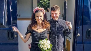 Gwiazdor "Klanu" po ślubie. Jakub Tolak pokazał żonę