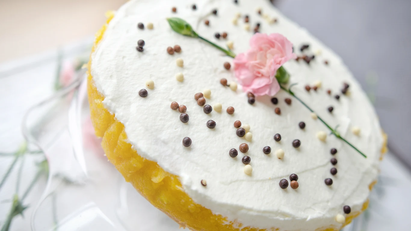 To proste i smaczne ciasto możemy podawać z polewą