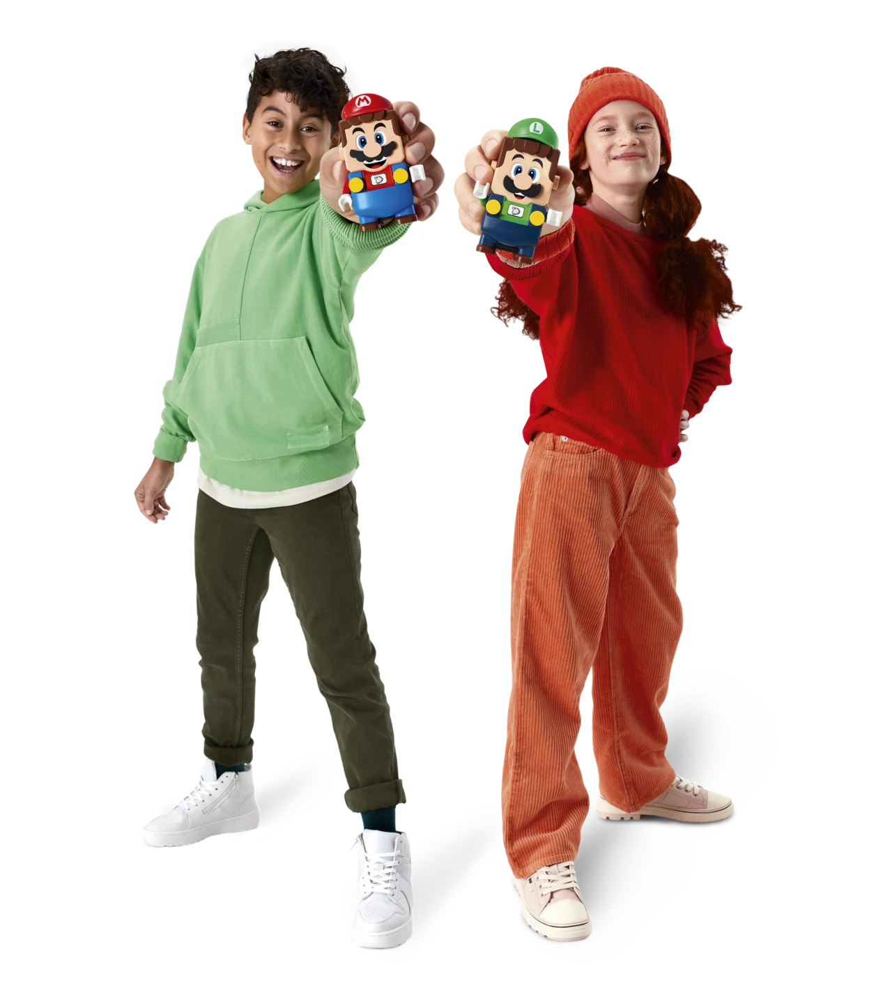 Zestaw startowy LEGO Super Mario Przygody z Luigim oraz zestaw rozszerzający Latający statek Bowsera są już dostępne w przedsprzedaży na oficjalnej stronie marki LEGO. W regularnej sprzedaży klocki będą dostępne od 1 sierpnia 2021 roku. Sugerowana cena detaliczna zestawu startowego Przygody z Luigim wynosi 249,99 PLN, a zestawu rozszerzającego – 479,99 PLN. Zestaw startowy LEGO Super Mario Przygody z Luigim oraz zestaw rozszerzający Latający statek Bowsera są już dostępne w przedsprzedaży na oficjalnej stronie marki LEGO. W regularnej sprzedaży klocki będą dostępne od 1 sierpnia 2021 roku. Sugerowana cena detaliczna zestawu startowego Przygody z Luigim wynosi 249,99 PLN, a zestawu rozszerzającego – 479,99 PLN.