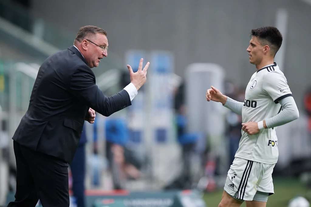 Wskazówki od Czesława Michniewicza Bartosz Kapustka odbierze dopiero w 2022 roku. Wskazówki od Czesława Michniewicza Bartosz Kapustka odbierze dopiero w 2022 roku.