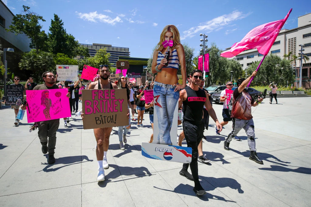 W Stanach tłumy protestujących walczą o wolność dla Britney