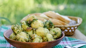 Ziemniaki ugotowane w skórkach i przestudzone a potem odgrzane mogą bezarnie jeść nawet cukrzycy