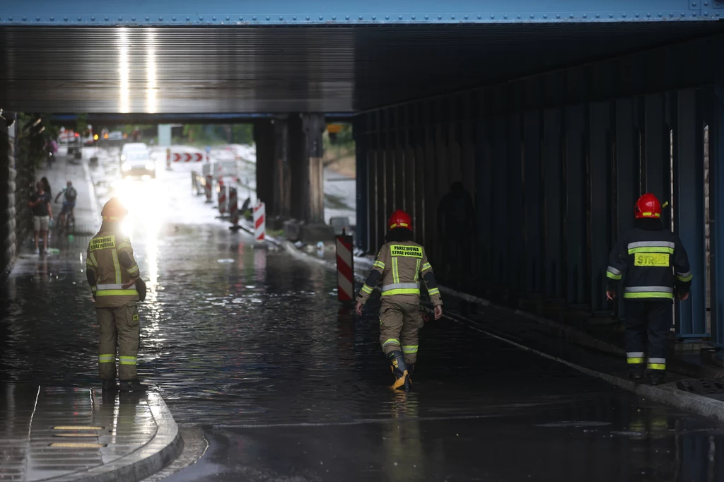 Zalany tunel przy ulicy Prądnickiej w Krakowie, po gwałtownej burzy, która przeszła nad miastem.