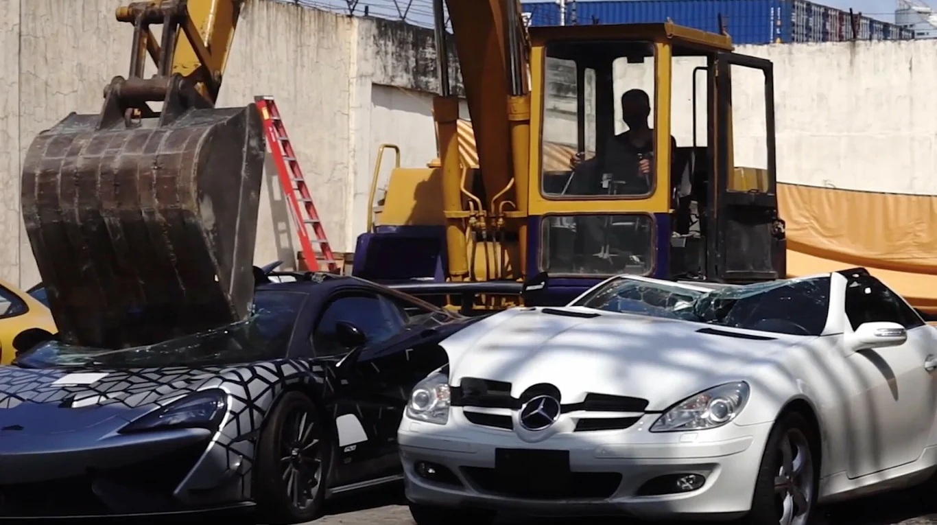 Łącznej wartości towaru z najwyższej półki nawet nie ma co sobie wyobrażać. 