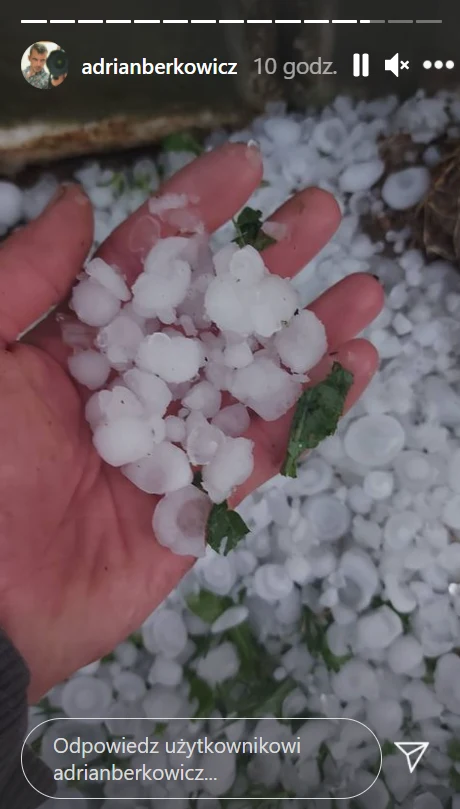 Adrian Berkowicz pokazał efekty nawałnicy i gradobicia. Widok poraża! /https://www.instagram.com/adrianberkowicz/ Adrian Berkowicz pokazał efekty nawałnicy i gradobicia. Widok poraża! /https://www.instagram.com/adrianberkowicz/