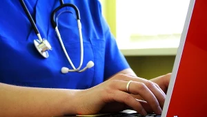 Ma 74 lata, grozi jej 8 lat więzienia. 6 tys. zarzutów dla seniorki