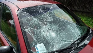 Samochód miał wyraźne ślady po wypadku