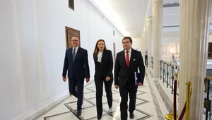 Posłowie Zbigniew Girzyński, Małgorzata Janowska i Arkadiusz Czartoryski ogłosili w piątek, że opuszczają klub PiS i powołają koło Wybór Polska