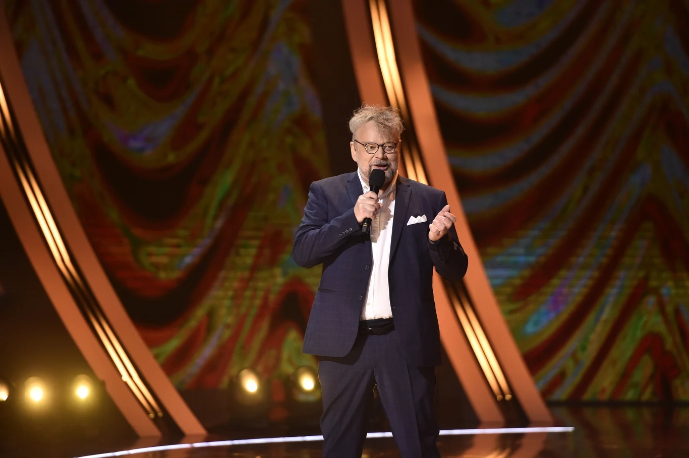 Piotr Bałtroczyk prowadzi Sopocki Hit Kabaretowy