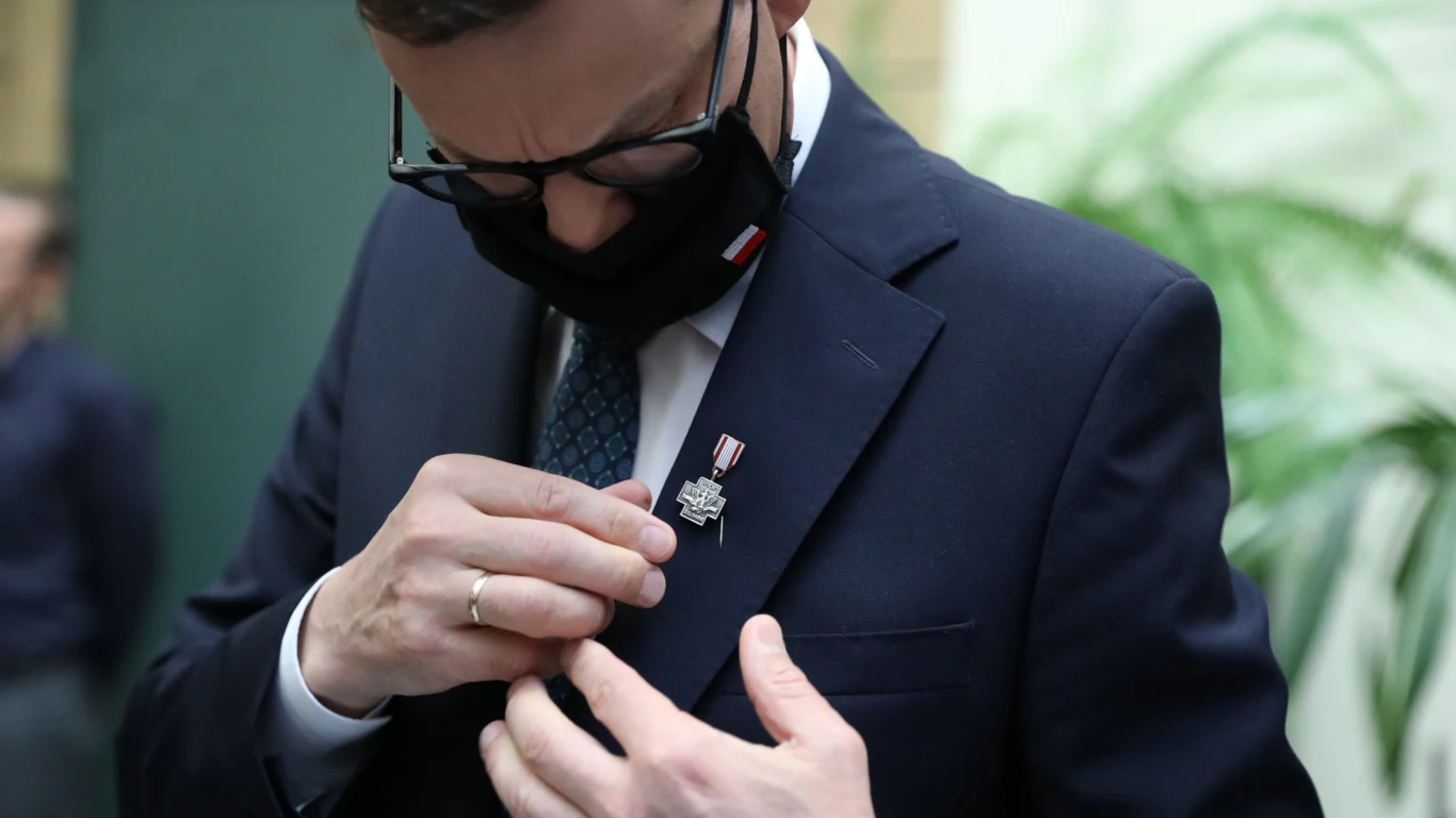 Mateusz Morawiecki z orderem Solidarności Walczącej Mateusz Morawiecki z orderem Solidarności Walczącej