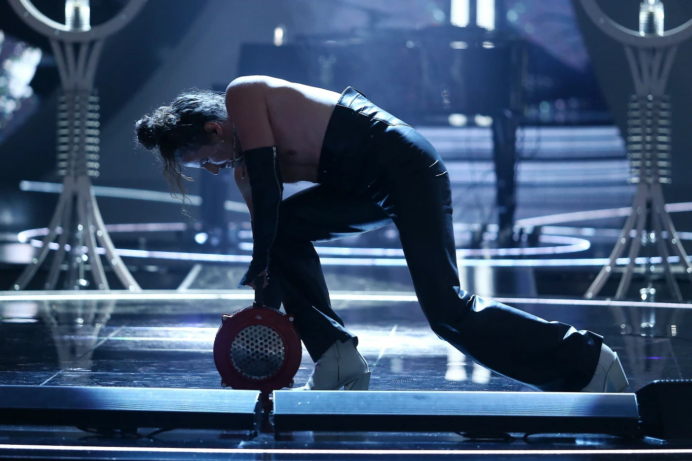 Na plecach widniały wyrazy "wolność" i "fobia", natomiast z przodu znalazł się tytuł nowego utworu Szpaka - "Hiob". 