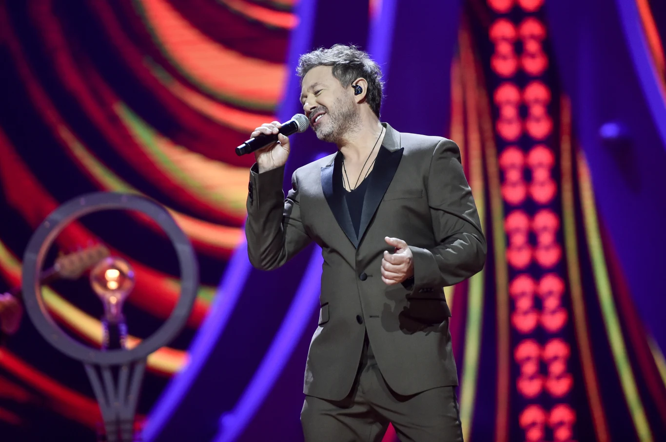 Andrzej Piaseczny wybrał klasyczną, ponadczasową elegancję. Też uważacie, że z biegiem lat staje się coraz bardziej podobny do George'a Michaela? 