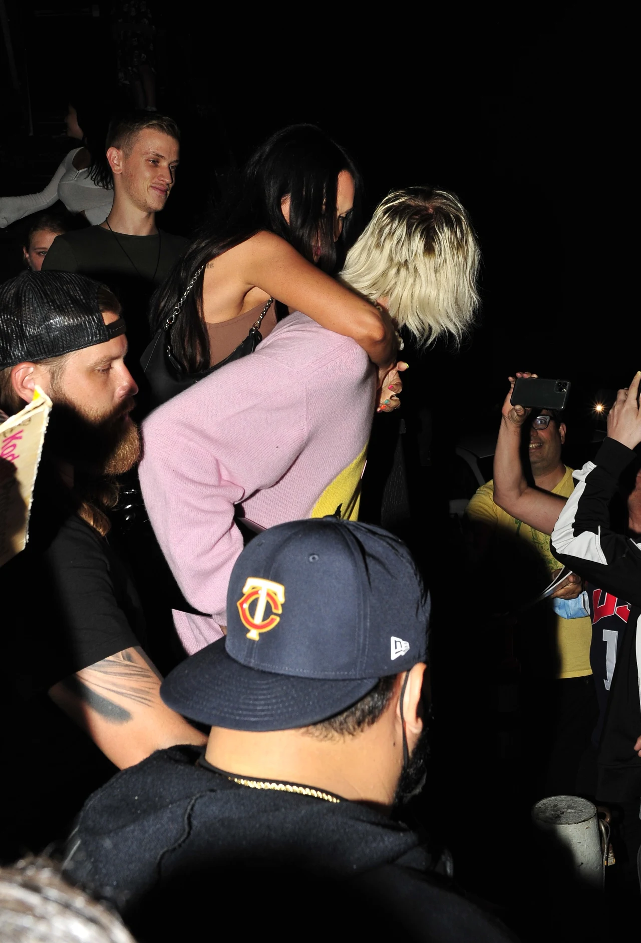 Machine Gun Kelly wynosi Megan Fox z imprezy Machine Gun Kelly wynosi Megan Fox z imprezy