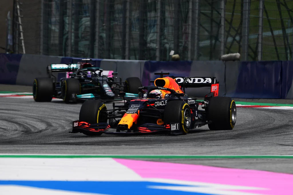 Verstappen po raz kolejny zostawił w tyle Hamiltona