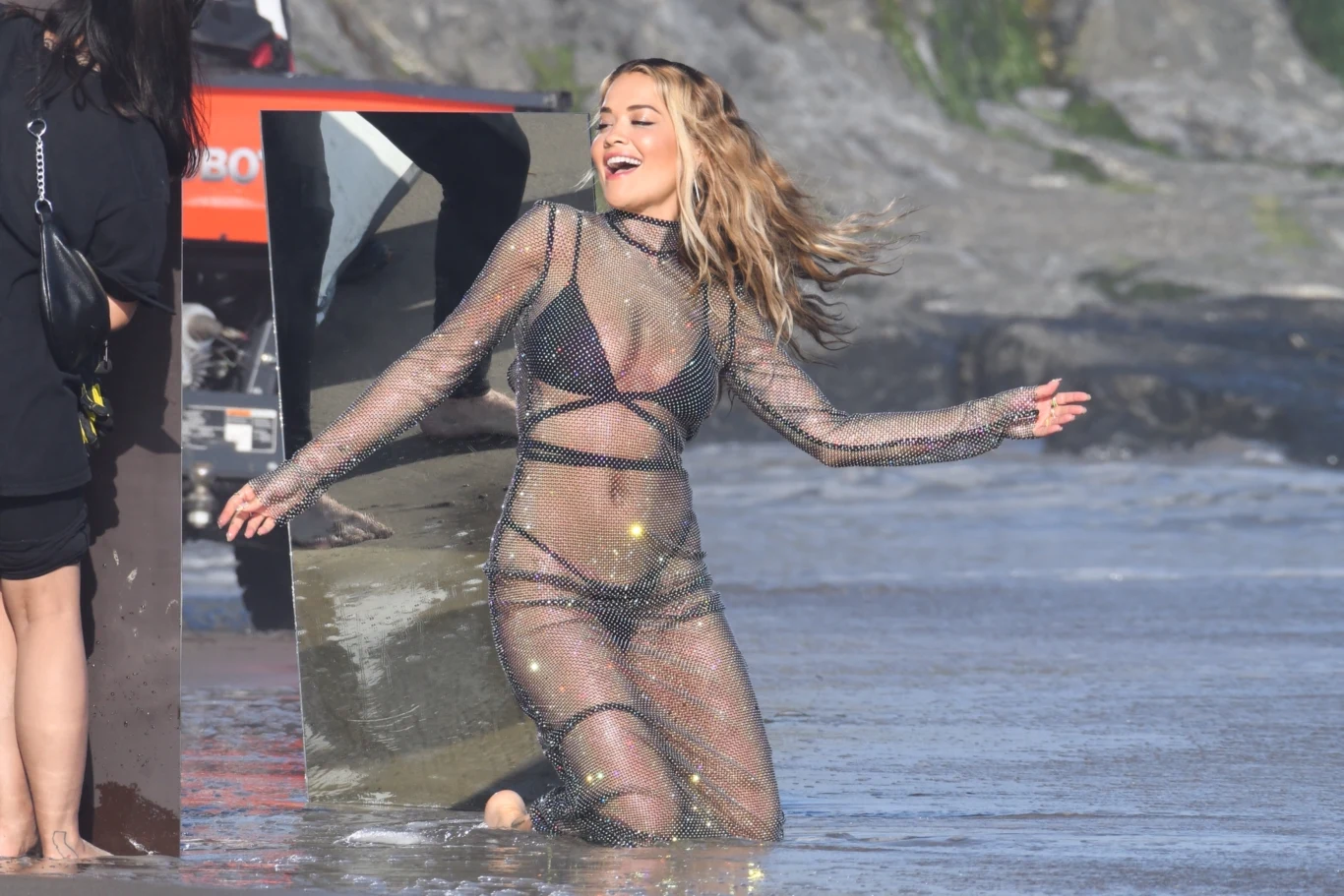 Rita Ora ruszyła z promocją nowego utworu "You For Me". Jego premiera zaplanowana została na 2 lipca. 