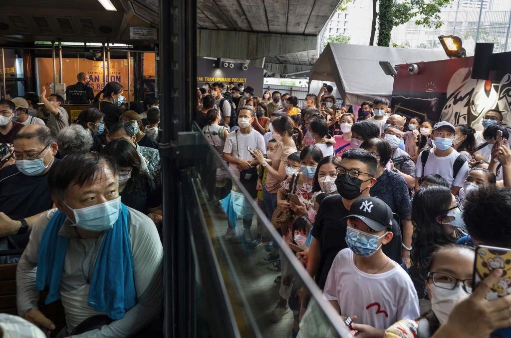 Hongkong znosi wszystkie obostrzenia pandemiczne. Maseczki przestają być obowiązkowe... po 959 dniach!