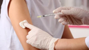 Ostrzeżenie na szczepionkach. Wprowadzą najpoważniejszy stopień?