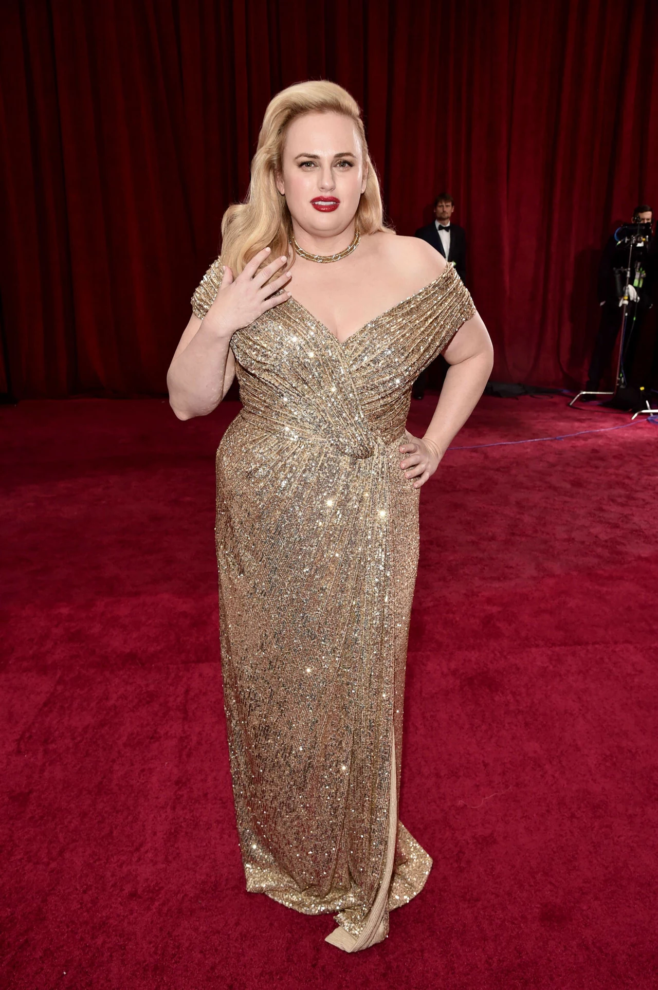 Rebel Wilson popularna australijska aktorka i satyryczka wiele słyszała na temat swojej wagi w czasie trwania swojej kariery. Nie brała sobie krytyki do serca, zachowując zdrowy dystans. Z okazji zbliżających się 40. urodzin udało jej się zrzucić jednak 30 kg! Zrobiła to jednak wyłącznie dla swojego zdrowia, a także w ramach przygotowania do roli w najnowszym filmie. Krytyka internautów nie miała tu nic do rzeczy. Rebel Wilson popularna australijska aktorka i satyryczka wiele słyszała na temat swojej wagi w czasie trwania swojej kariery. Nie brała sobie krytyki do serca, zachowując zdrowy dystans. Z okazji zbliżających się 40. urodzin udało jej się zrzucić jednak 30 kg! Zrobiła to jednak wyłącznie dla swojego zdrowia, a także w ramach przygotowania do roli w najnowszym filmie. Krytyka internautów nie miała tu nic do rzeczy.