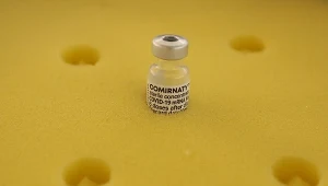 Izrael może być zmuszony do zniszczenia setek tysięcy dawek szczepionki Pfizera przeciw COVID-19