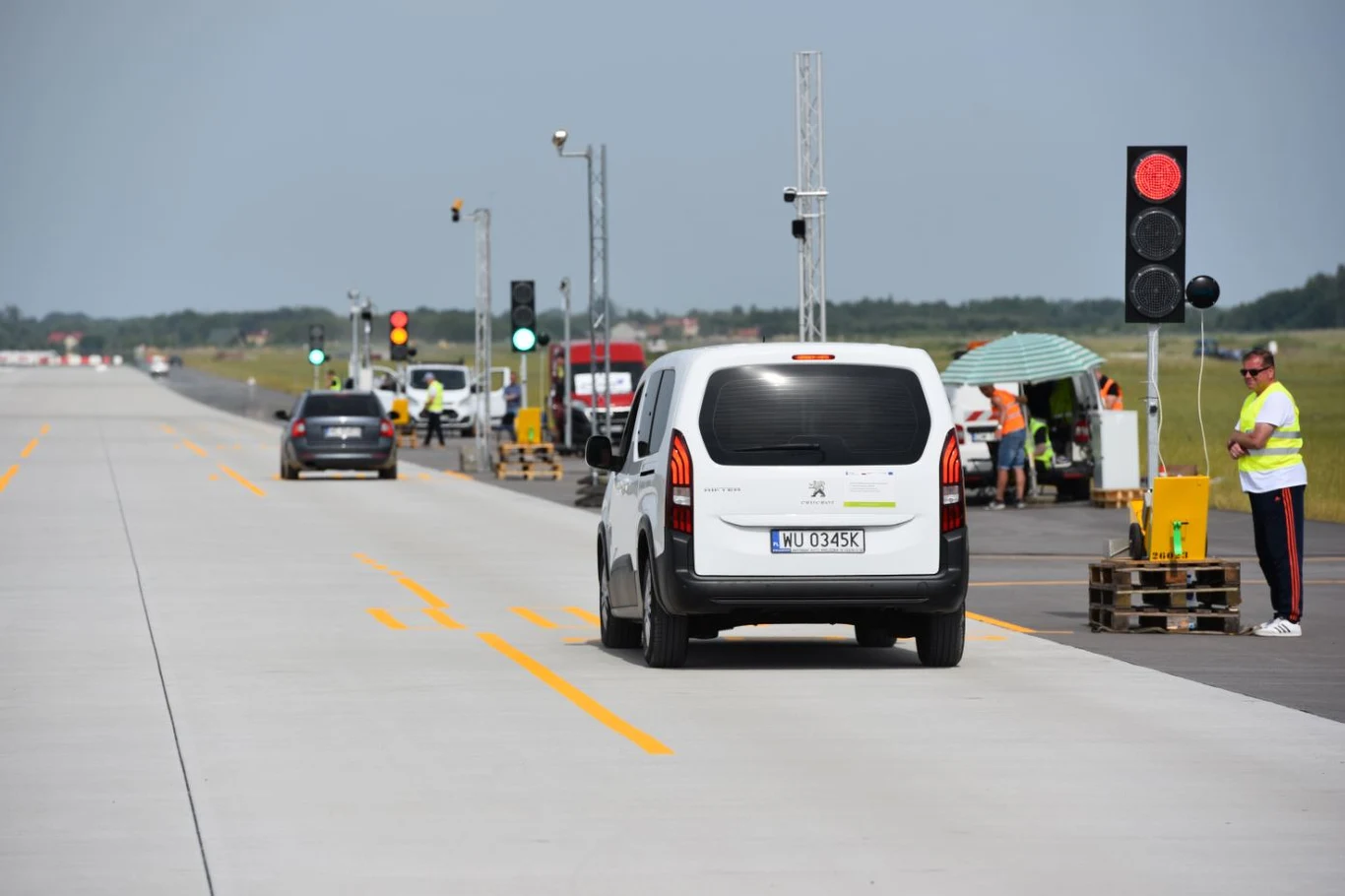 Testy nowych urządzeń na lotnisku w Radomiu Testy nowych urządzeń na lotnisku w Radomiu