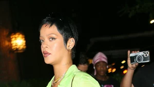 Rihanna w czarno-limonkowej stylizacji