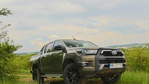 Toyota Hilux 2.8 D-4D Invincible - poczuj się jak twardziel