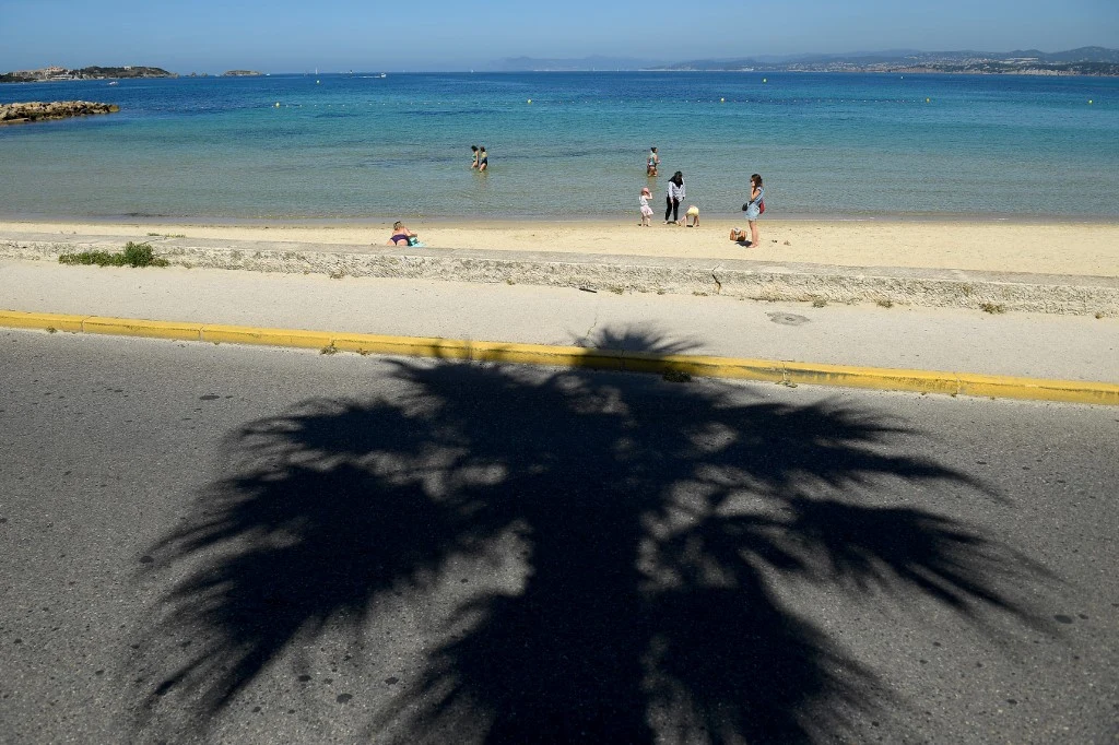 SŁOWACJA Przy wjeździe na Słowację z okazywania testów zwolnieni są wszyscy poniżej 18. roku życia. W niektórych krajach Europy certyfikaty trzeba też przedstawiać przy korzystaniu z lokalnych środków transportu, restauracji czy hoteli.