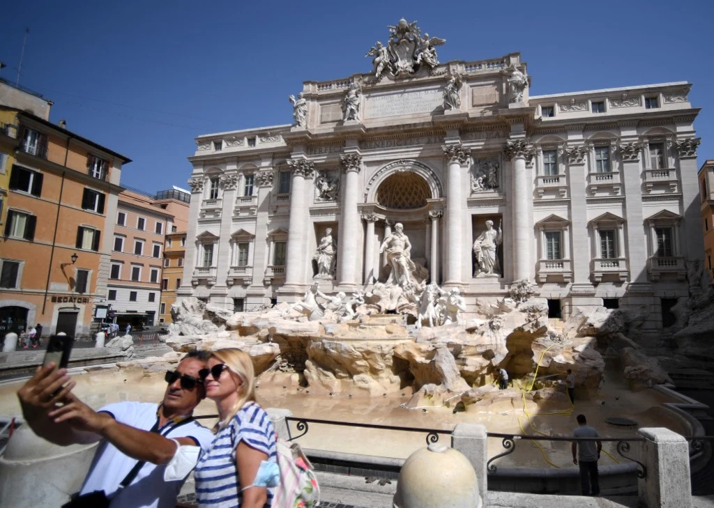 WŁOCHY, TURCJA, EGIPT Do Włoch, Turcji i Egiptu bez żadnych certyfikatów sanitarnych wjadą dzieci do 6. roku życia. 