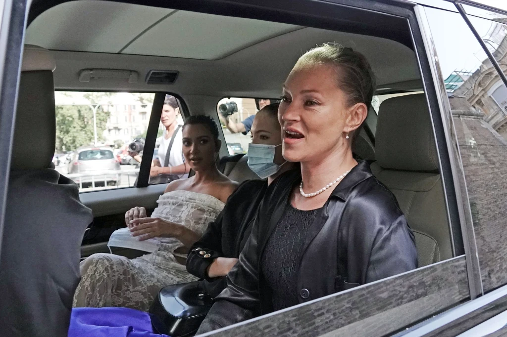 Kim Kardashian na włoskich wakacjach Kim Kardashian na włoskich wakacjach