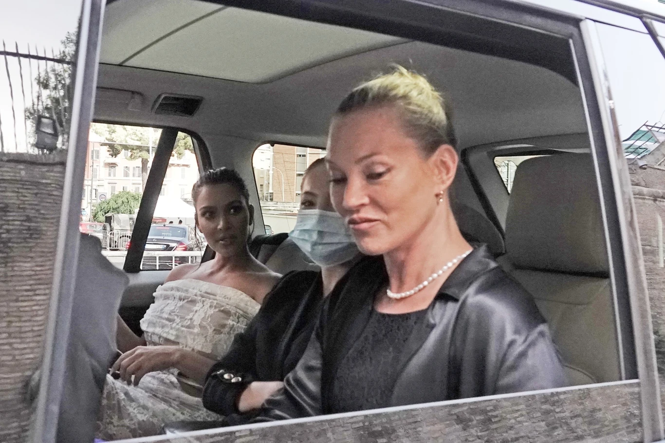 Kim Kardashian na włoskich wakacjach Kim Kardashian na włoskich wakacjach