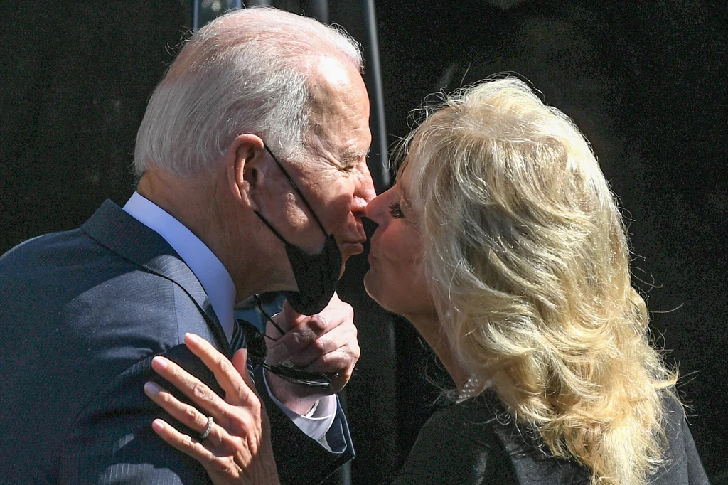 Jill Biden i Joe Biden nie szczędzą sobie uczuć również w sytuacjach publicznych