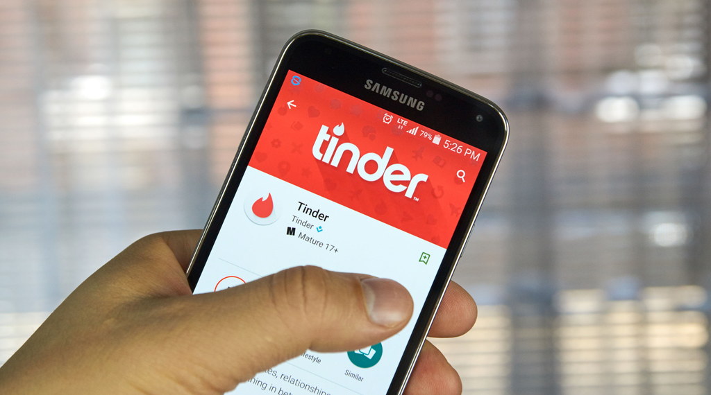 Tinder pozostaje najpopularniejszą aplikacją randkową - czy jest to bezpieczna platforma?