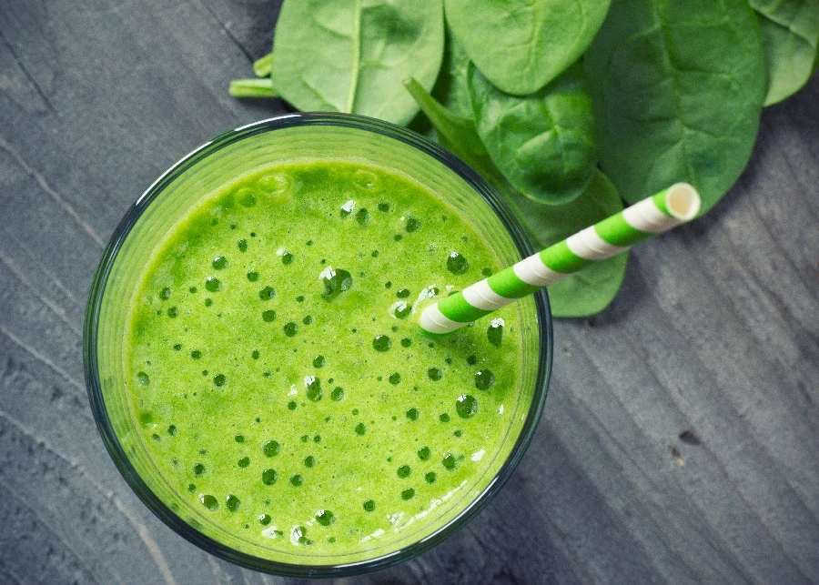 Szpinak to doskonały dodatek do smoothie Szpinak to doskonały dodatek do smoothie