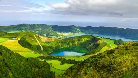 Azory nazywane są europejskimi Hawajami. Ten portugalski raj przyciąga turystów z całego świata. 