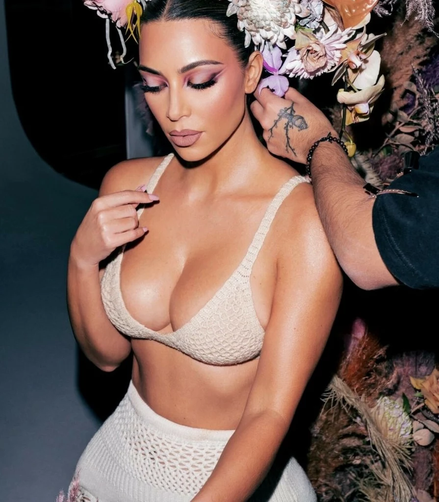 Kim Kardashian znana jest z tego, że lubi eksponować swoje ciało