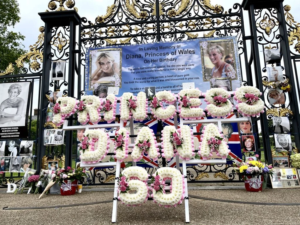 Brytyjczycy świętują 60. urodziny Diany Brytyjczycy świętują 60. urodziny Diany