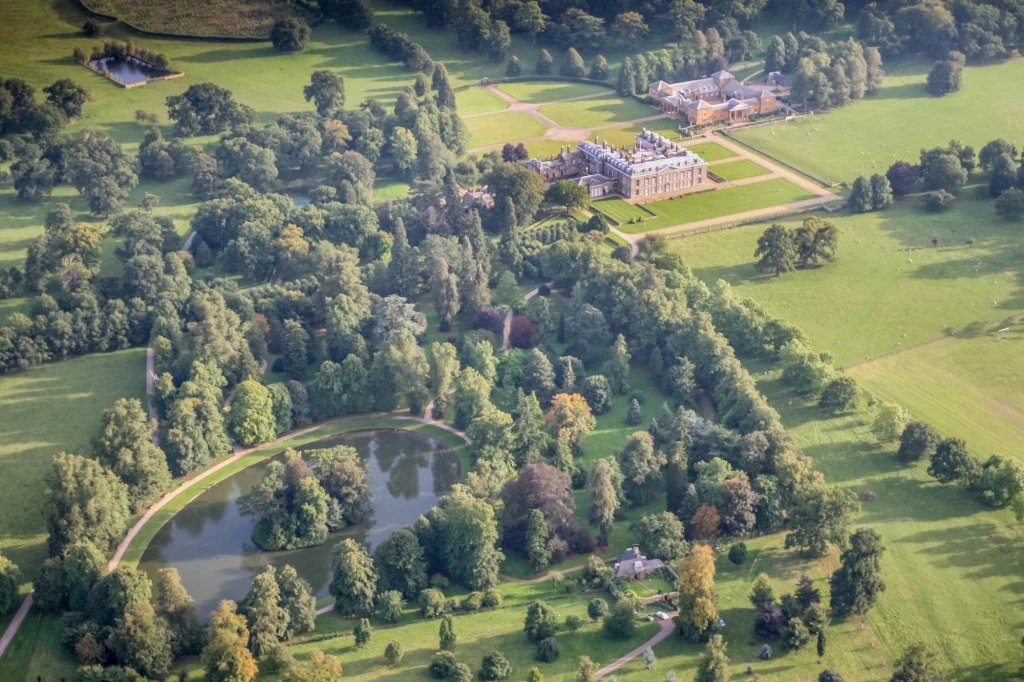 Grób księżnej Diany na wyspie Althorp Grób księżnej Diany na wyspie Althorp