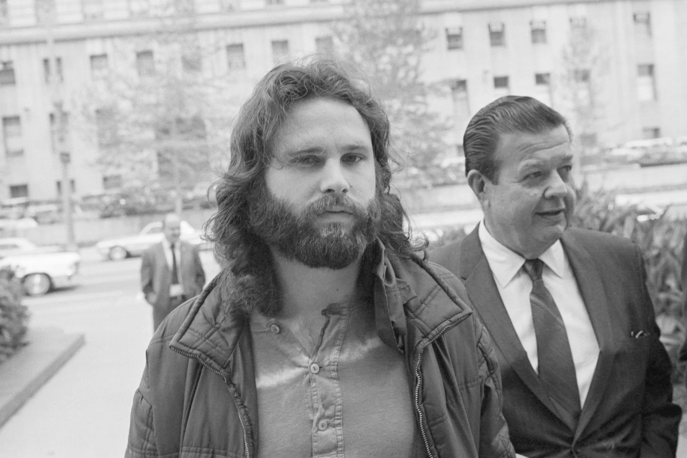 Od grudnia 1970 r. trwały nagrania płyty "L.A. Woman", jednak jeszcze zanim ukończono miksy materiału (w połowie kwietnia 1971 r.), Jim Morrison wraz ze swoją partnerką Pamelą Courson wyruszył do Paryża. Stolicę Francji odwiedził w wakacje 1970 r. i wówczas to miasto przypadło mu do gustu na tyle, że rozważał przeprowadzkę, by tam pisać. Wyjeżdżając, Morrison do końca nie sprecyzował swoich planów na następne miesiące. Nie było też wiadomo, czy zamierza powrócić do The Doors, choć pewne znaki wskazywały na to, że myślał o porzuceniu zespołu na dobre.