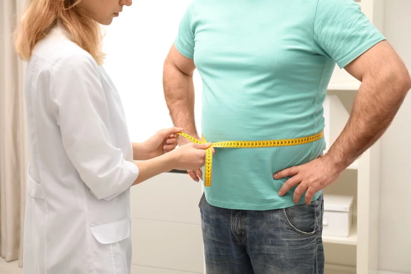 Wykonanie dokładnego pomiaru pomoże zdiagnozować otyłość brzuszną