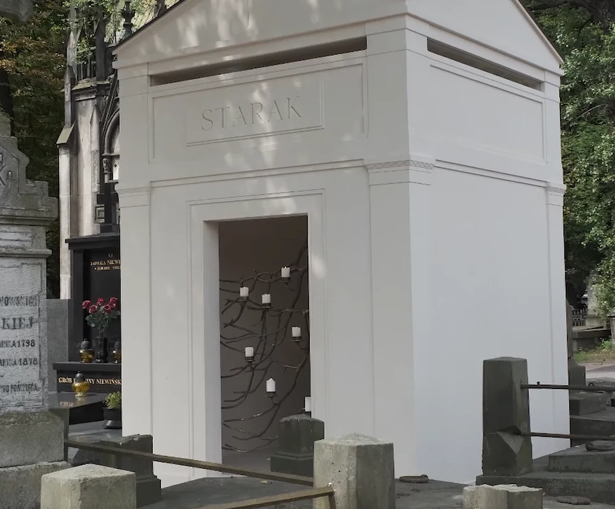 Tak wygląda odnowiony pomnik Piotra Woźniaka-Staraka/ zdjęcia opublikował "Super Express"