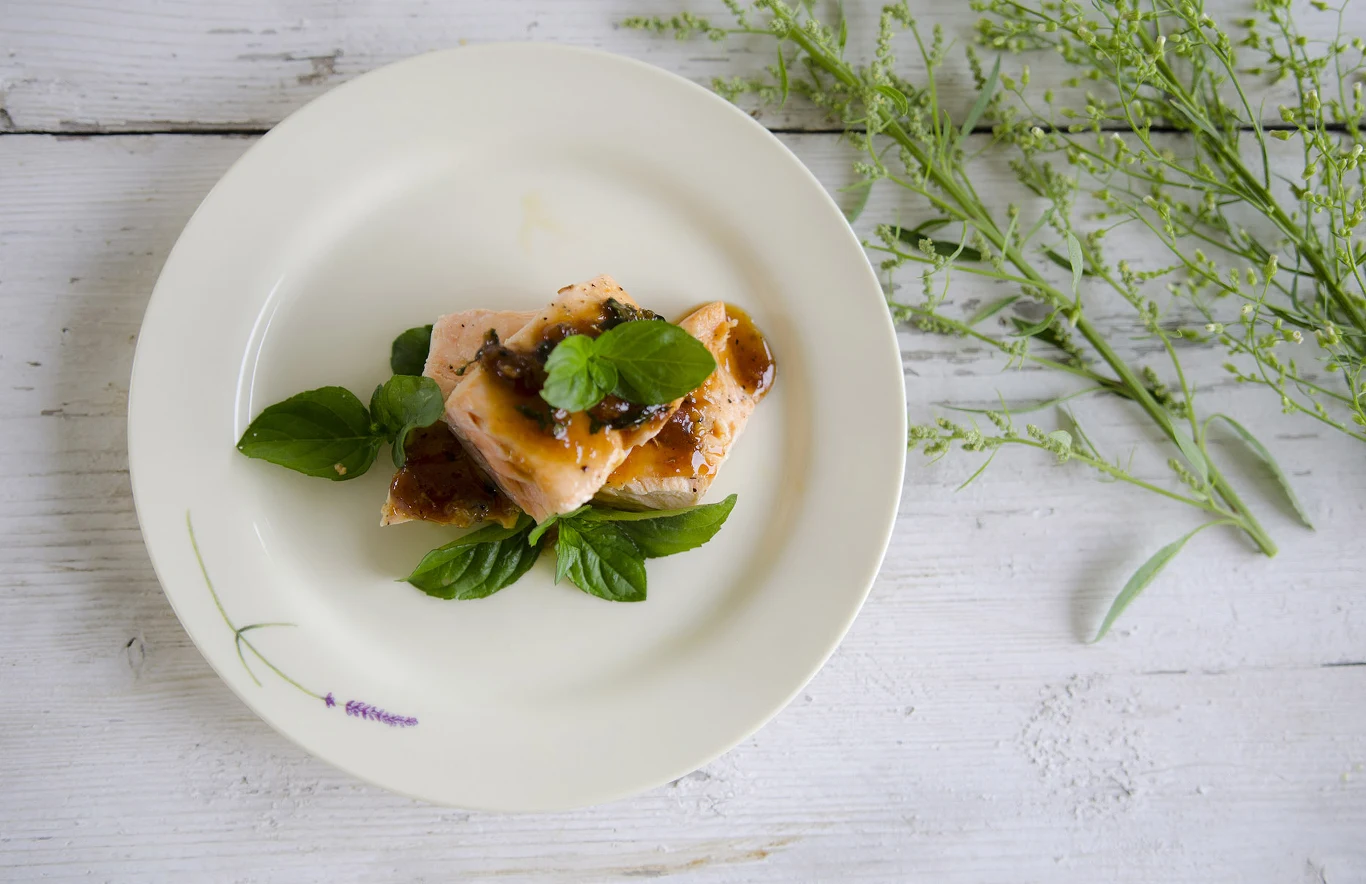 Miętowy łosoś wygląda bardzo elegancko Miętowy łosoś wygląda bardzo elegancko