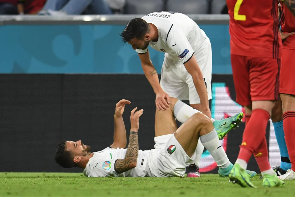 Leonardo Spinazzola bardzo cierpiał. Doznał urazu podczas biegu, bez kontaktu z rywalem Leonardo Spinazzola bardzo cierpiał. Doznał urazu podczas biegu, bez kontaktu z rywalem