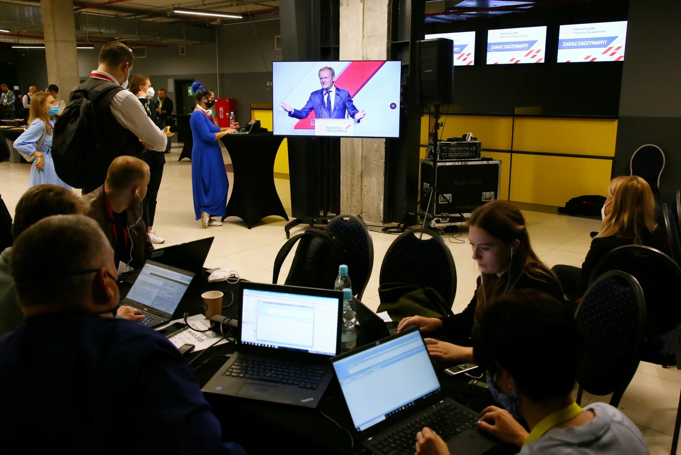 W opinii Tuska pomysł PiS na Polskę można opisać pojęciem 3D: "dług, daniny, drożyzna". - Kto będzie za to płacił? Nie Kaczyński i jego ferajna, tylko nasze dzieci i wnuki - mówił W opinii Tuska pomysł PiS na Polskę można opisać pojęciem 3D: "dług, daniny, drożyzna". - Kto będzie za to płacił? Nie Kaczyński i jego ferajna, tylko nasze dzieci i wnuki - mówił