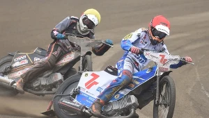 Sam masters broniący się przed atakami