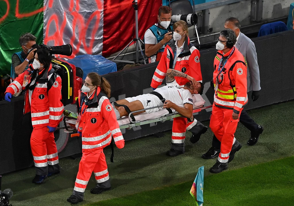 Leonardo Spinazzola opuścił boisko na noszach Leonardo Spinazzola opuścił boisko na noszach