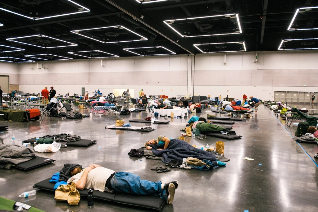 Jedno z tzw. centrów chłodzących w Portland podczas tegorocznych upałów w USA